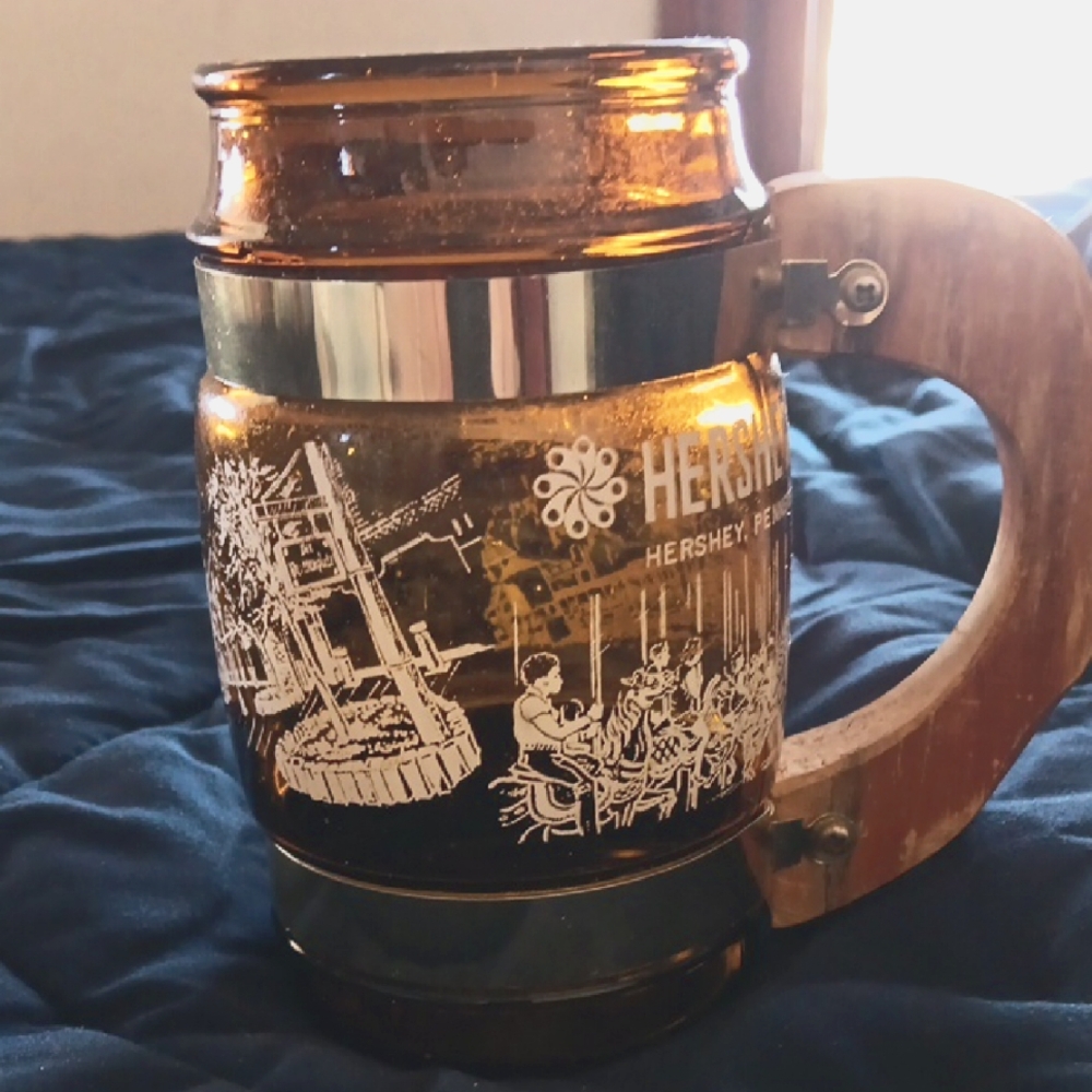 Brown Ceramic Mug with Intricate Gold Designs